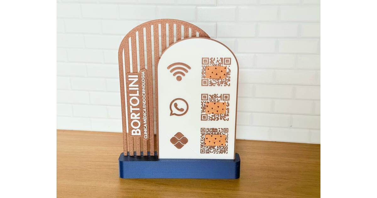 Lista Vertical em Camadas de Códigos QR