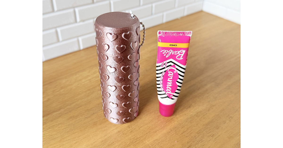 Estuche para Bálsamo Labial con Corazones